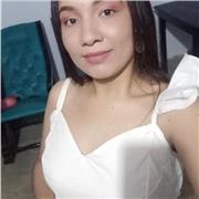 Profesor de ciencias naturales imparte clases con estudiantes de primaria y bachillerato